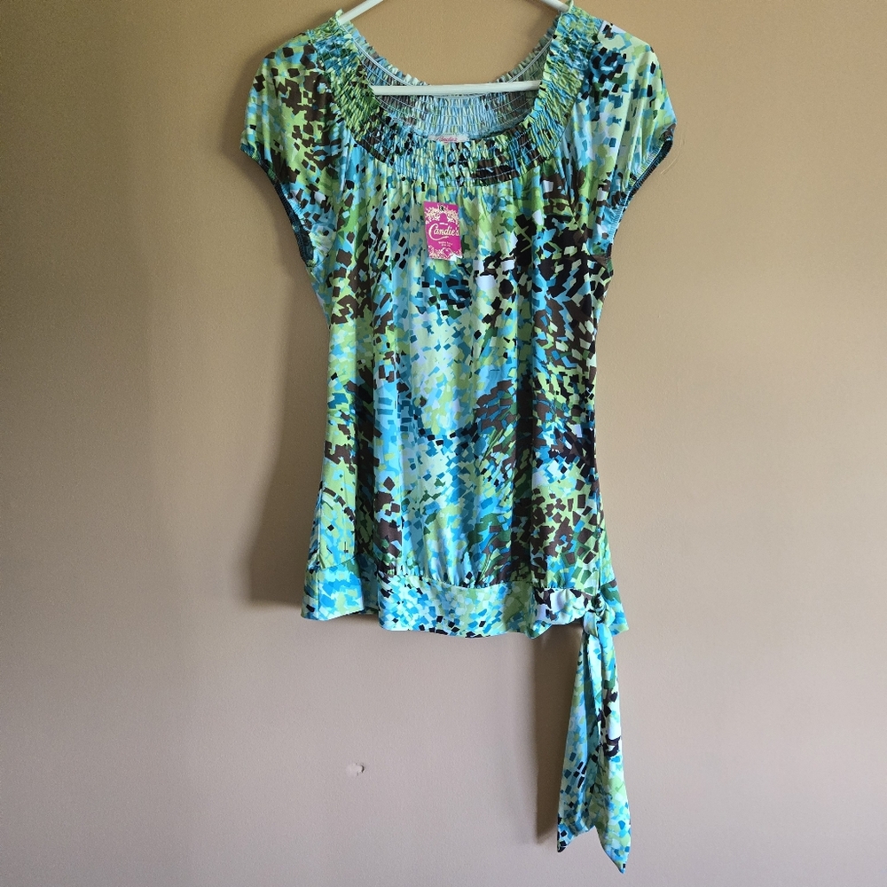 Candies NWT Scoop Neck Top PTP=17.5"